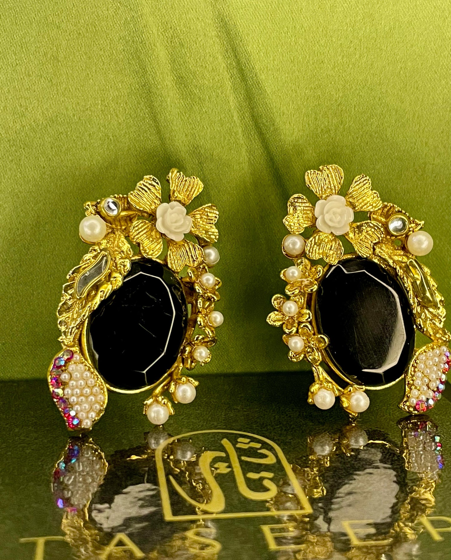 Earrings - Turkish Stones Ovl Floral Studs - Black