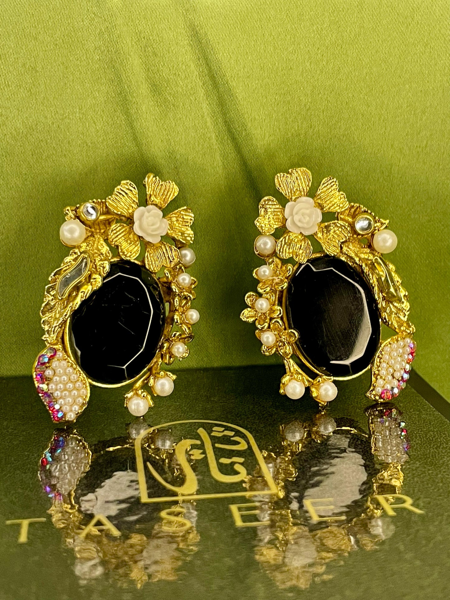 Earrings - Turkish Stones Ovl Floral Studs - Black